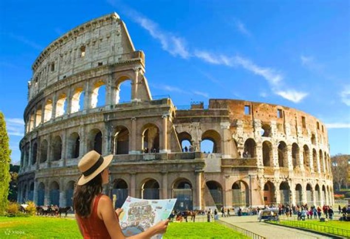 Do the ranged effects of districts or the Colosseum depend on the actual district location or on the city center?