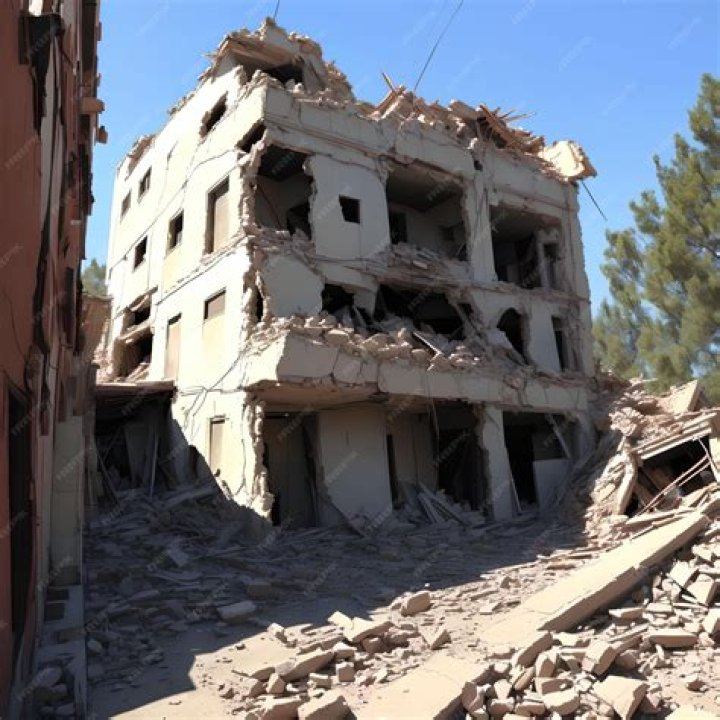 Does earthquake destroy buildings?