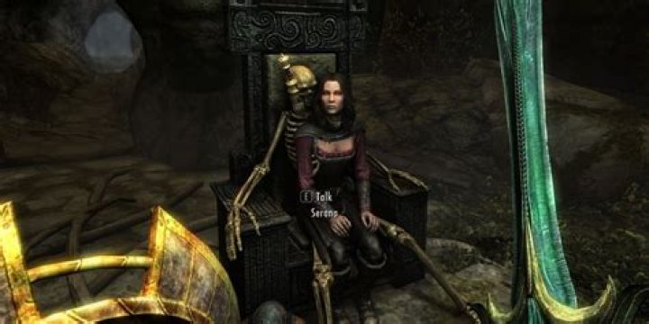 How can I get Serana to pick up items?