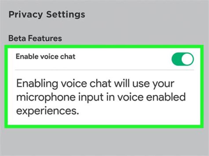 How can I use Kinect for voice chat during gaming?