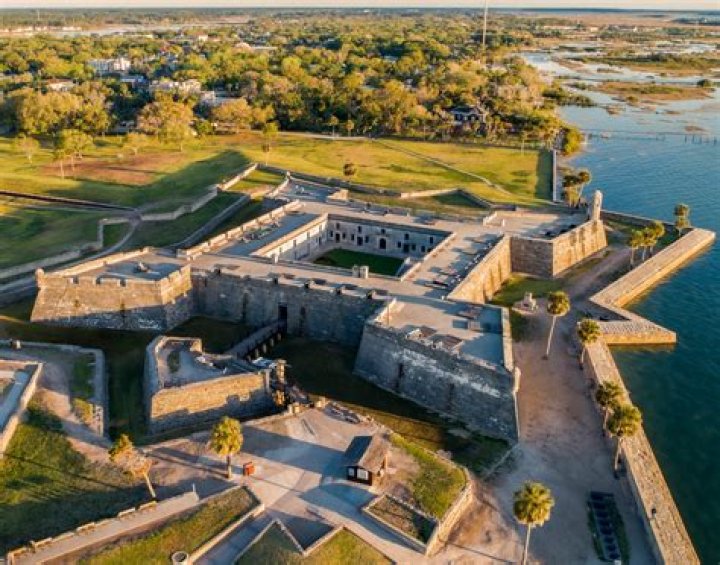 How do I go to The Fort from Cottonwood Cove if I'm vilified by the Legion?