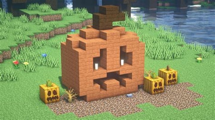 How do I put a pumpkin on my head in Minecraft?