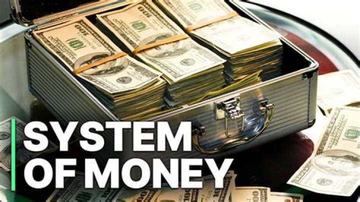 How does the money system work in CSGO?