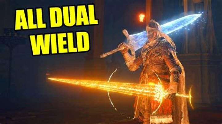 How is listed DPS calculated when dual-wielding weapons?
