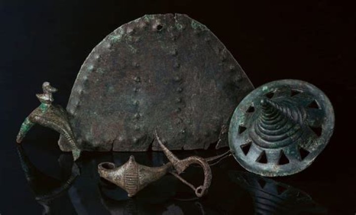 Multiple copies of artifacts or minerals
