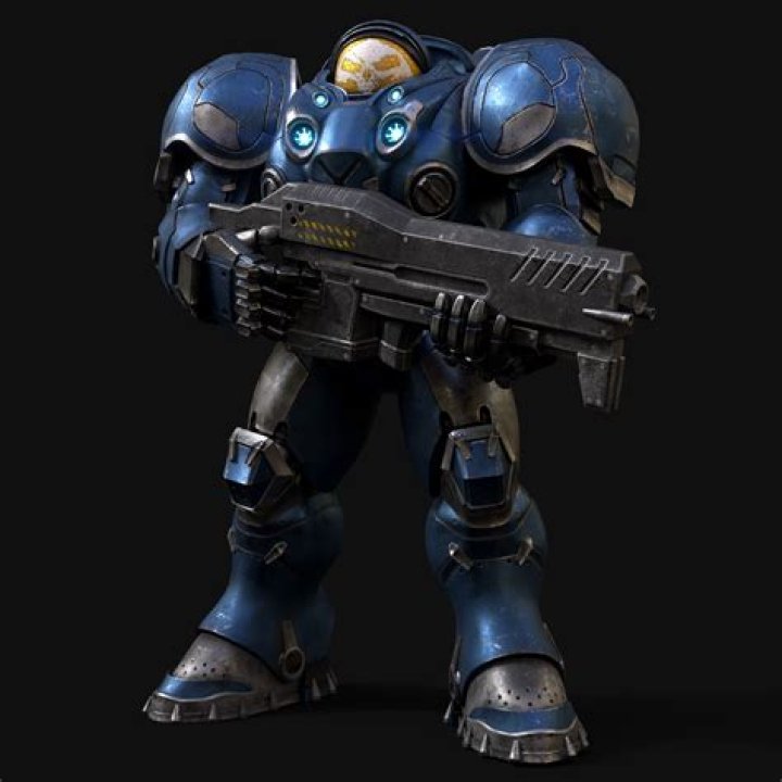 What's the difference between a melee and a custom match in StarCraft 2?